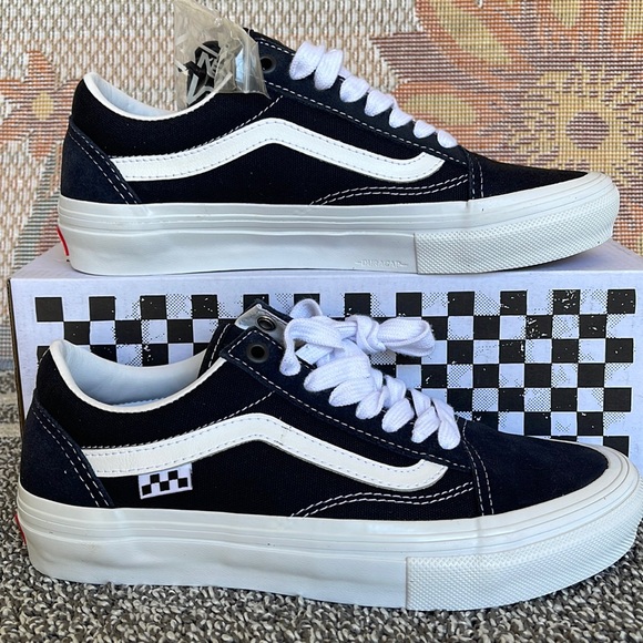 Vans Men’s Skate Old Skool
Wrapped Dark Navy
VN0A5FCBDNV
Sneakers - Picture 2 of 16